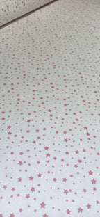 Algodón de estrellas rosa bebé doblado mostrando el estampado completo