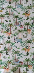 Algodón 100% con estampado de animales de la jungla sobre fondo blanco · Las telas de la tata