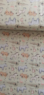 Tela de algodón con estampado de animales de safari en tonos suaves