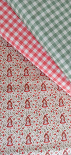 Estampado de Caperucita entre Setas junto a cinta métrica