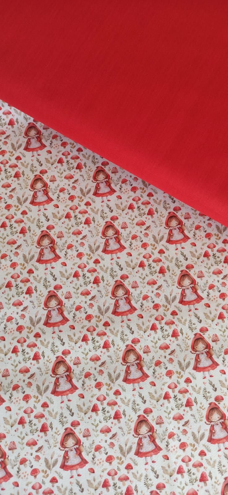 Tela Caperucita entre Setas combinada con vichy verde y rojo