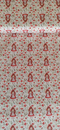 Algodón de Caperucita con capa roja entre setas y ramitas, dispuesto en pliegues