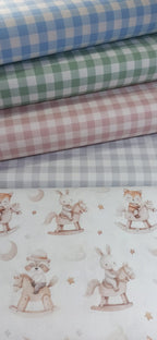 Tela Algodón Infantil Animalitos en Caballitos de Madera - tela estampada ancho 1,40m