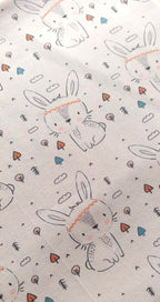 Retal de algodón estampado conejos fondo crema - 1,00 x 1,40 m