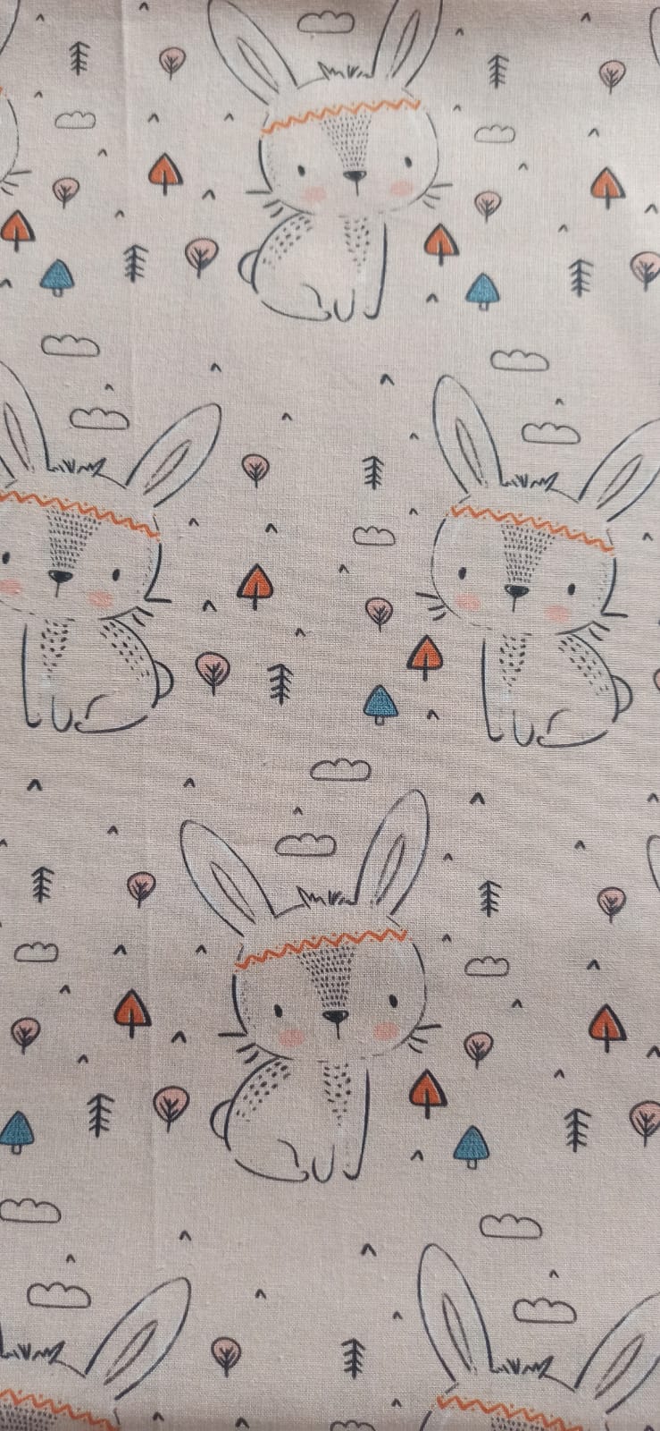Retal de algodón estampado conejos fondo crema - 1,00 x 1,40 m