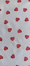 Vista del estampado de corazones y rayas beige