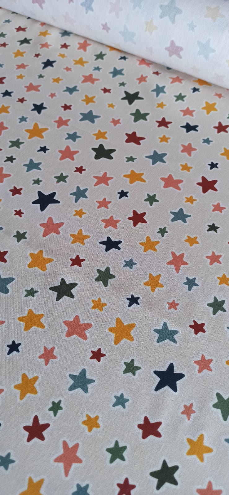Estampado de estrellas multicolor