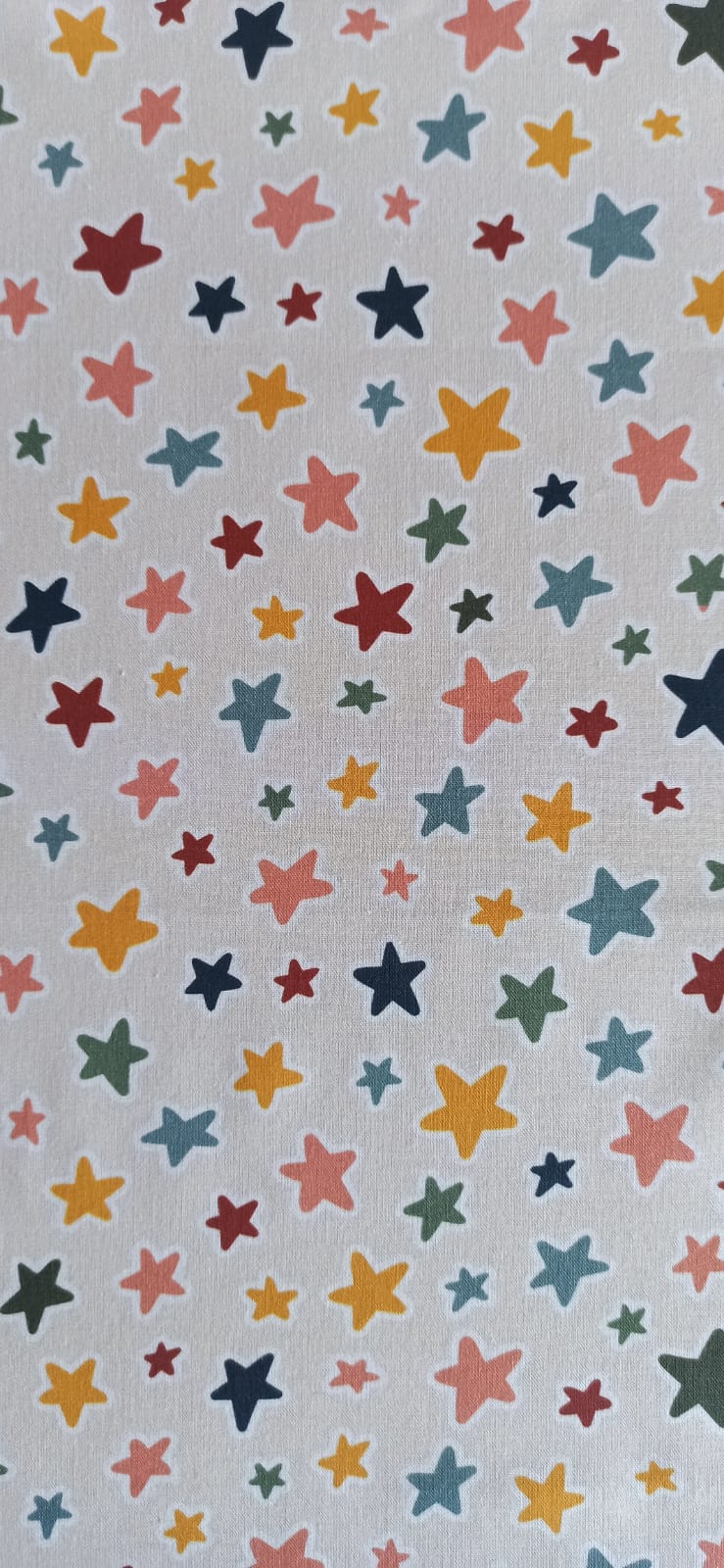 Vista de la tela de algodón Estrellas de Colores