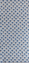 Vista general de la tela de algodón con flores azules sobre fondo de cuadros beige