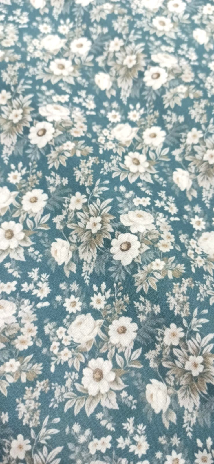Algodón Flores Blancas Fondo Verdoso - tela de algodón ancho 1,40m