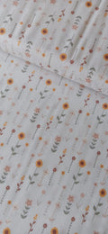 Algodón flores silvestres con tallo fondo blanco