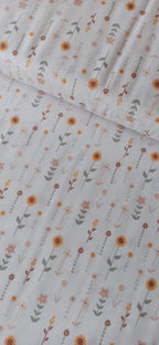 Algodón flores silvestres con tallo fondo blanco