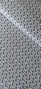 Algodón 100% con estampado de flores mini azules sobre fondo blanco · Las telas de la tata