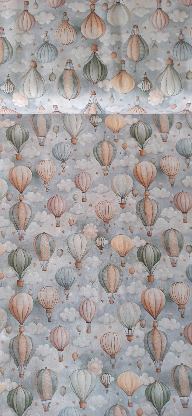 Algodón 100% con estampado de globos aerostáticos en tonos pastel sobre fondo de nubes · Las telas de la tata