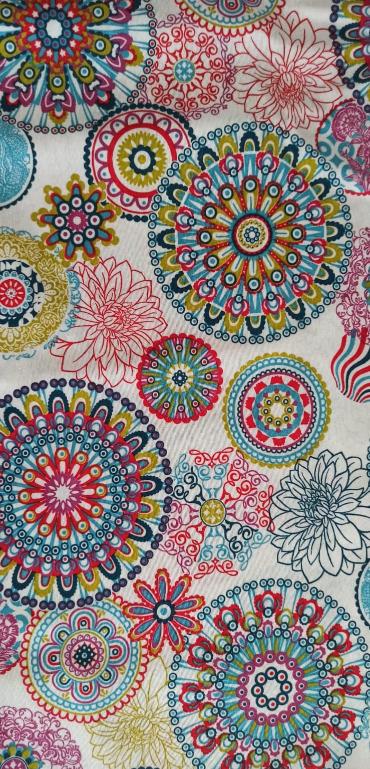 Loneta mandala multicolor rojo turquesa mostaza rosa fondo blanco ancho 2,80 m