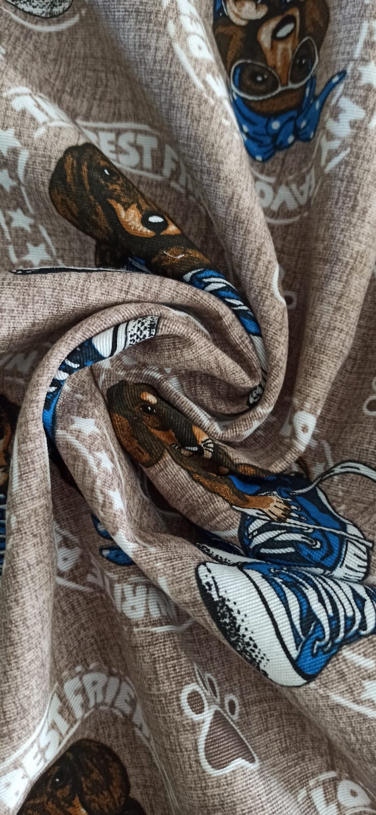 Loneta Dachshund con Bambas, estampado digital, fondo beige