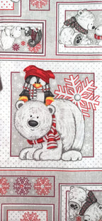 Detalle de oso polar con pingüino y copo de nieve rojo en loneta navideña gris