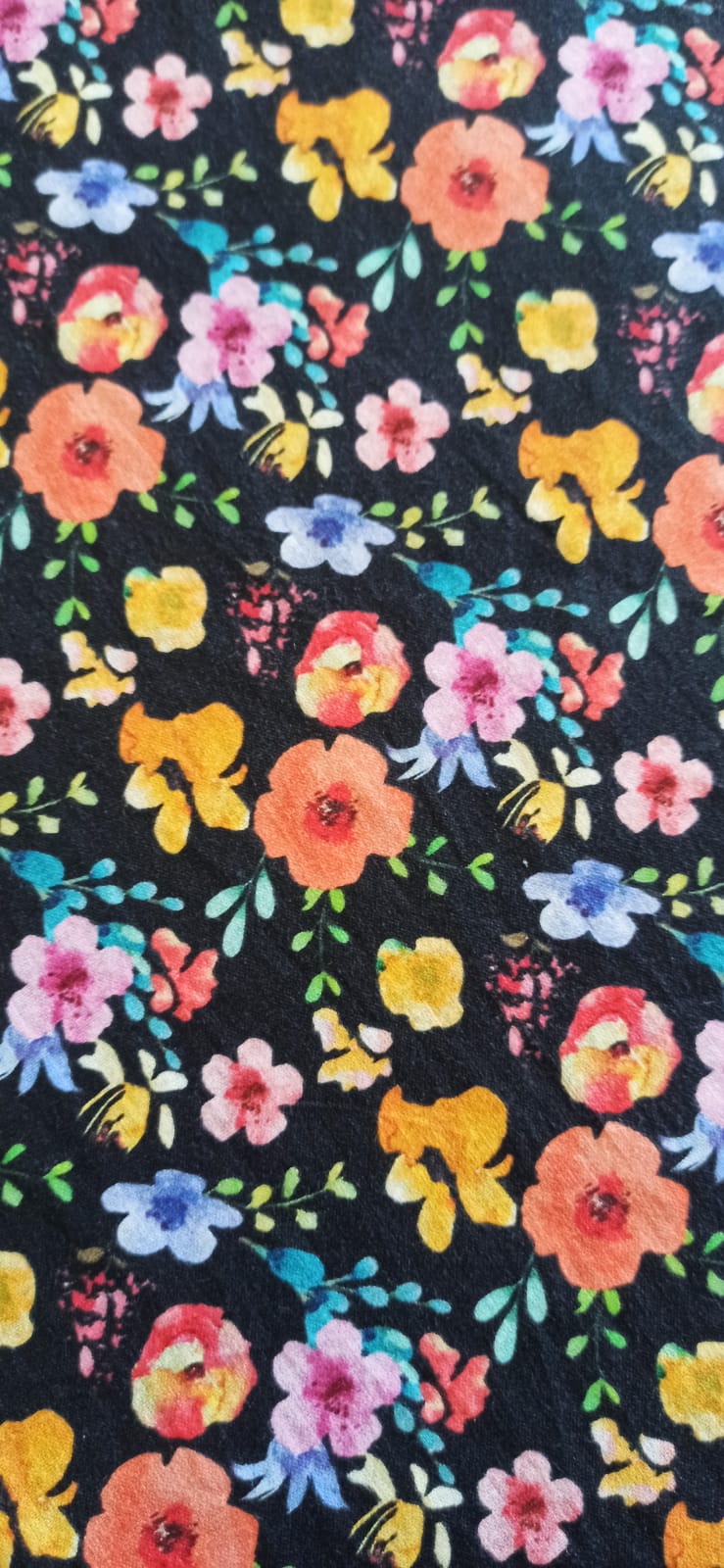 Retal de algodón estampado flores multicolor fondo negro - 0,69 x 1,40 m