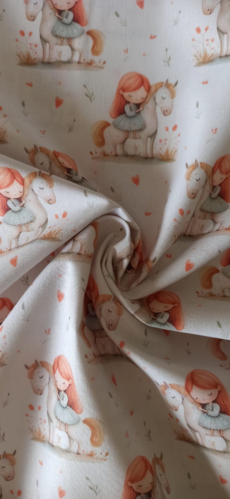 Algodón infantil estampado niña pelirroja unicornio corazones fondo blanco ancho 1,40 m