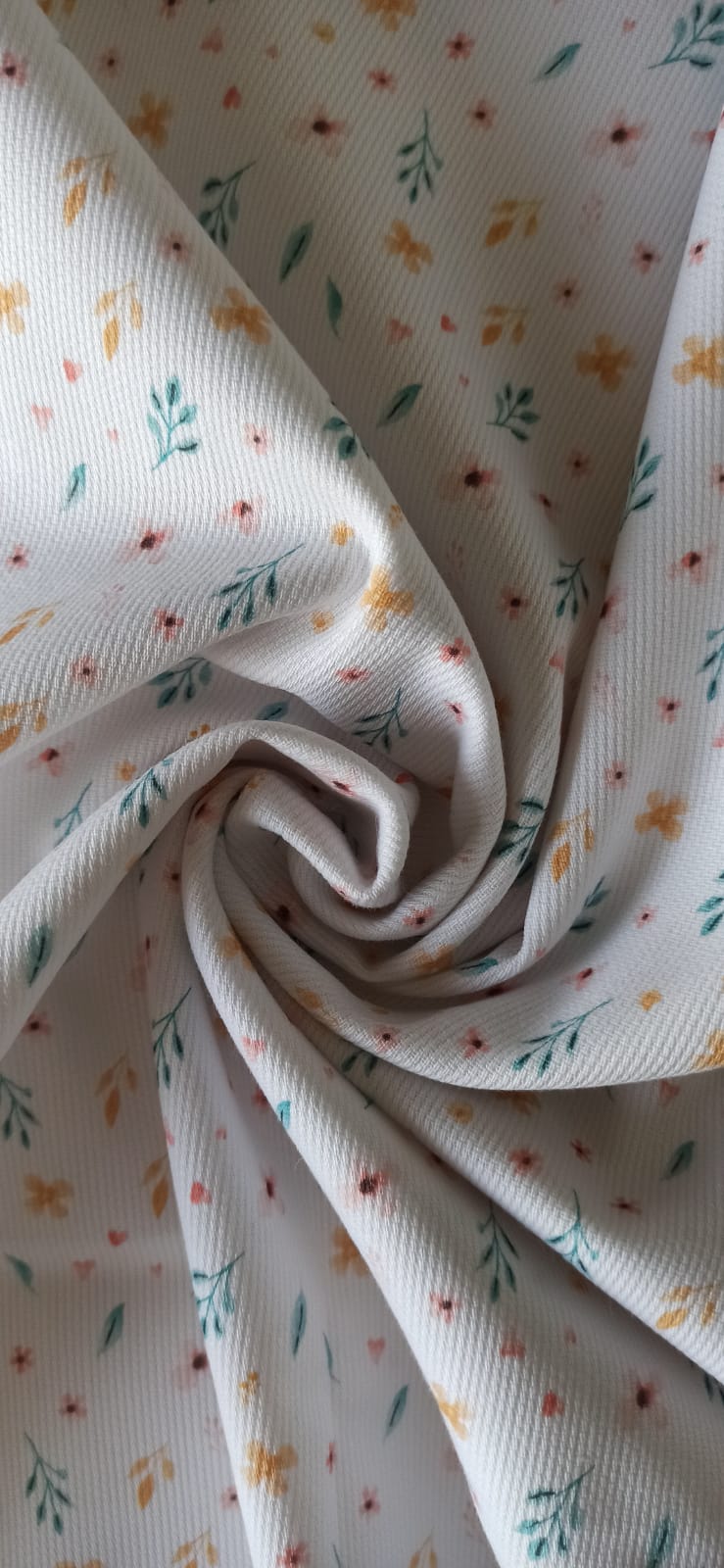 Retal algodón piqué flores silvestres verde amarillo rosa fondo blanco 0,90x1,45 m

