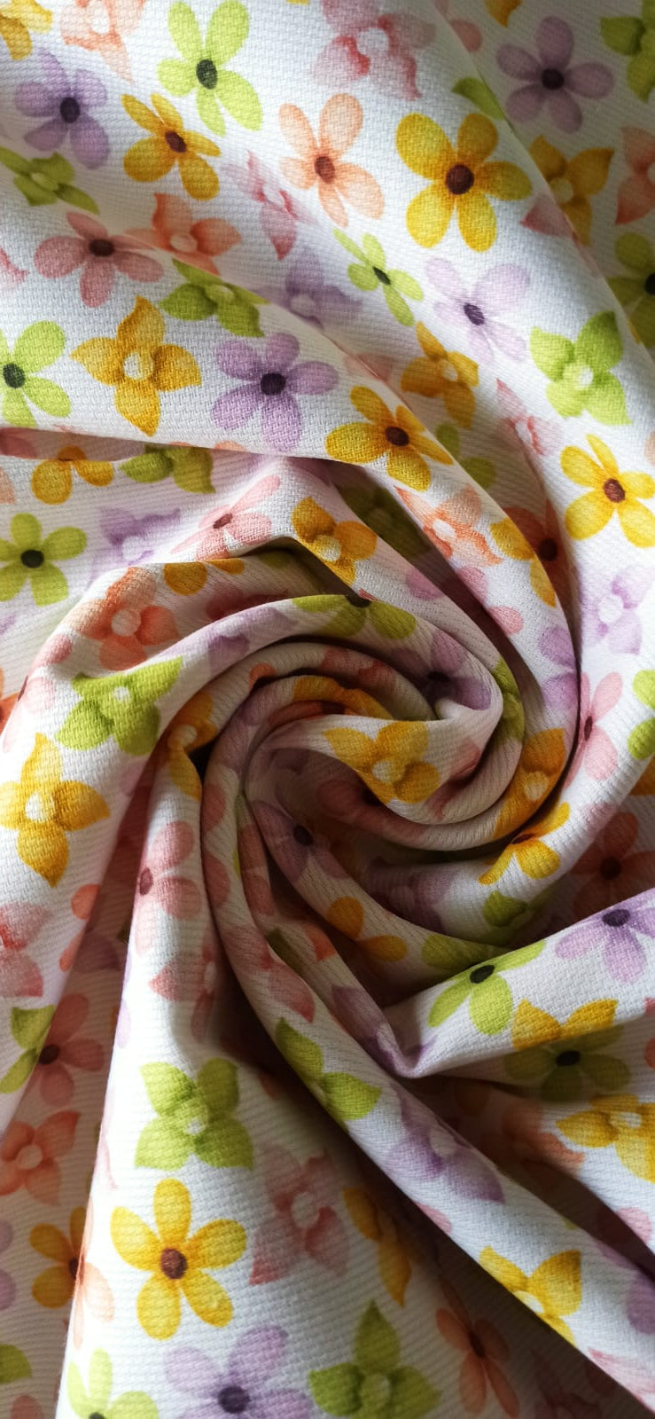 Retal algodón piqué flores multicolor amarillo lila rosa verde fondo blanco 0,80x1,45 m