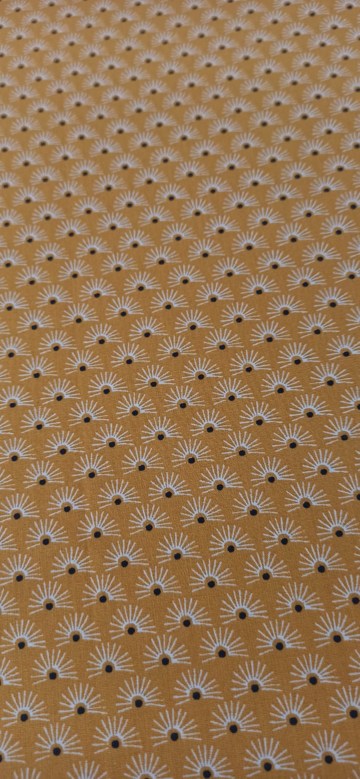 Retal de algodón estampado soles amarillo mostaza - 0,50 x 1,50 m