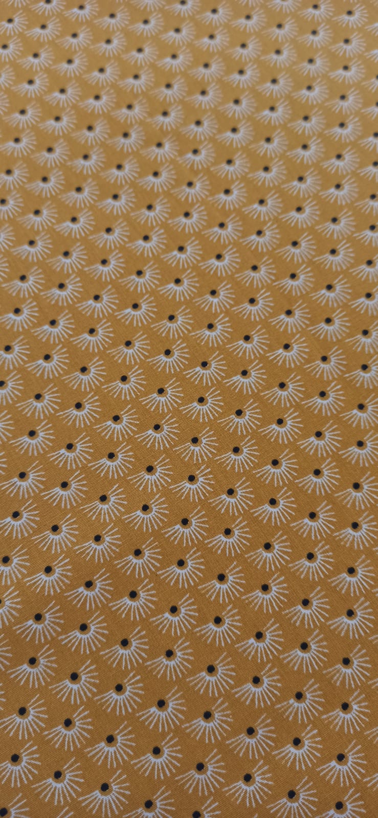 Retal de algodón estampado soles amarillo mostaza - 0,50 x 1,50 m
