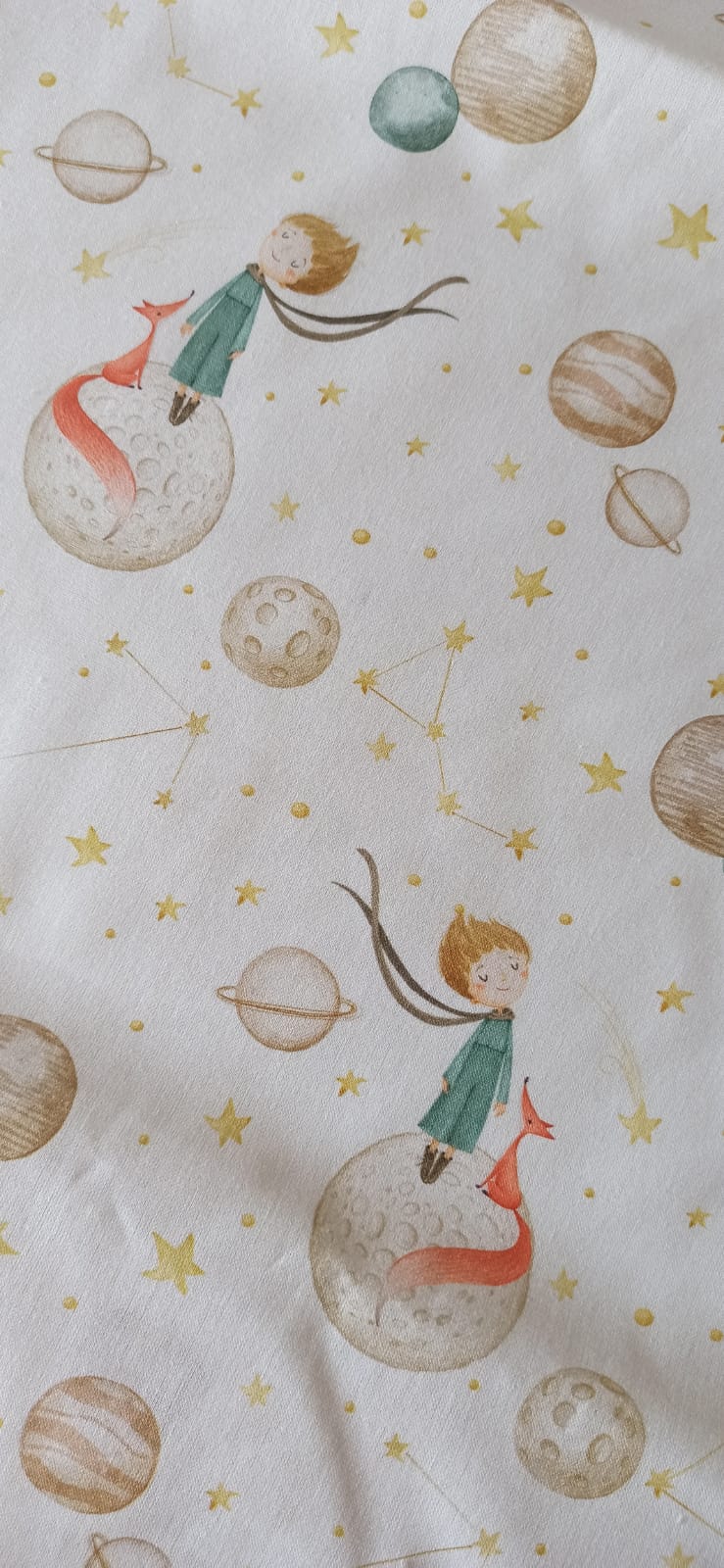 Algodón infantil estampado El Principito zorro planetas estrellas fondo blanco ancho 1,40 m
