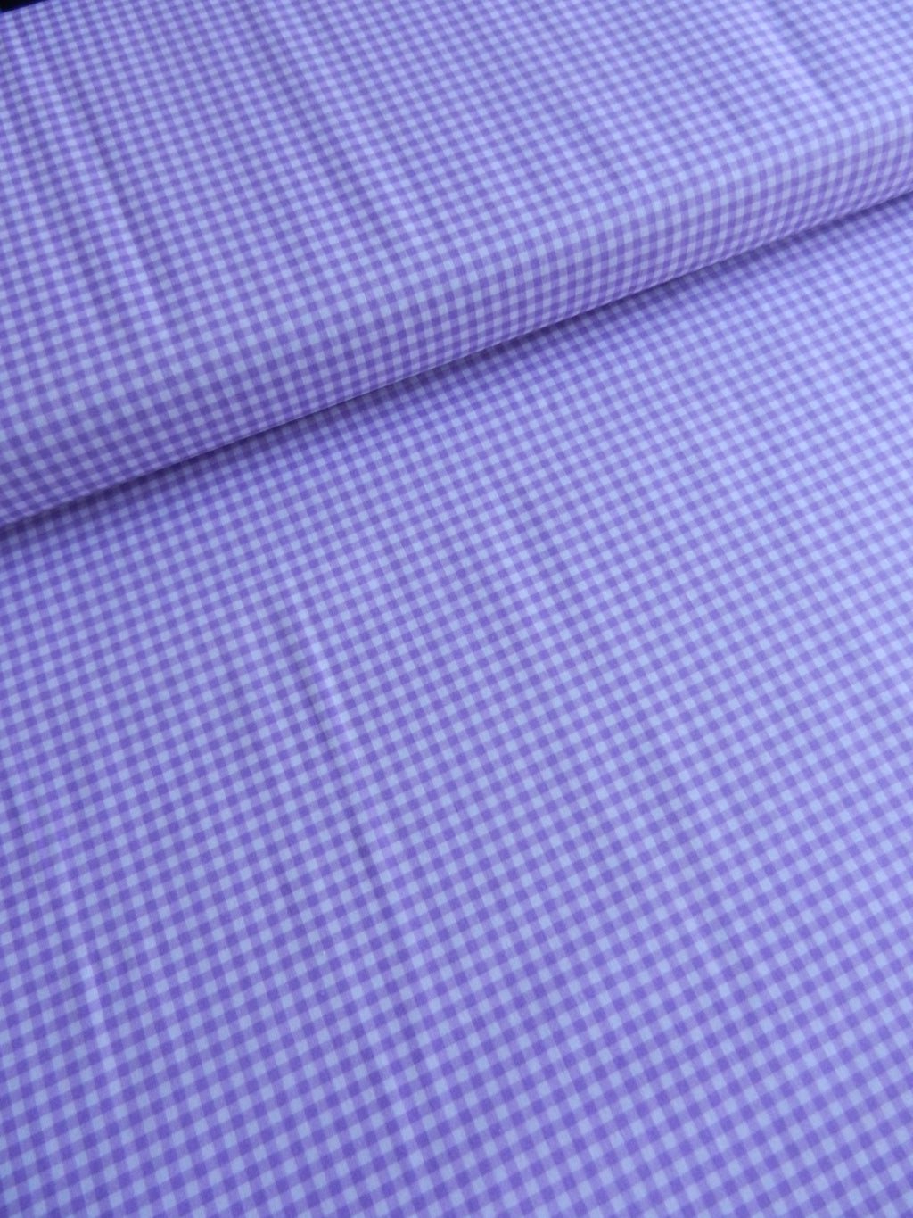 Detalle del tejido de cuadros vichy lila