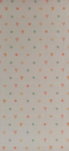 Algodón infantil con corazones, estrellas y círculos en tonos pastel sobre fondo crema