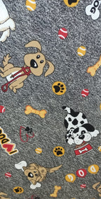 Loneta Perritos y Huesos en fondo gris jaspeado: perritos, huesos, huellas y pelotas en amarillo, rojo y blanco