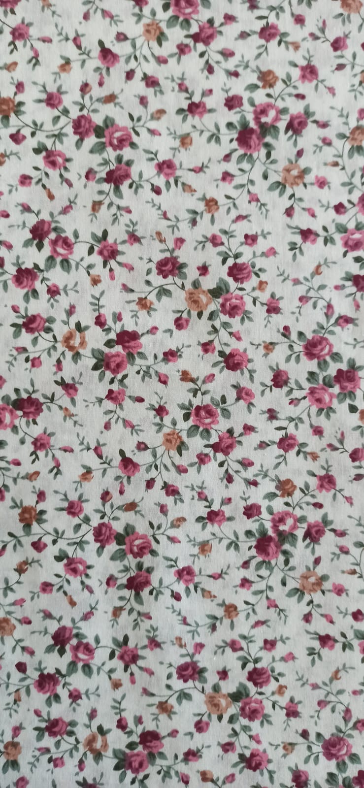 Retal de algodón estampado rosas románticas - 0,60 x 1,37 m