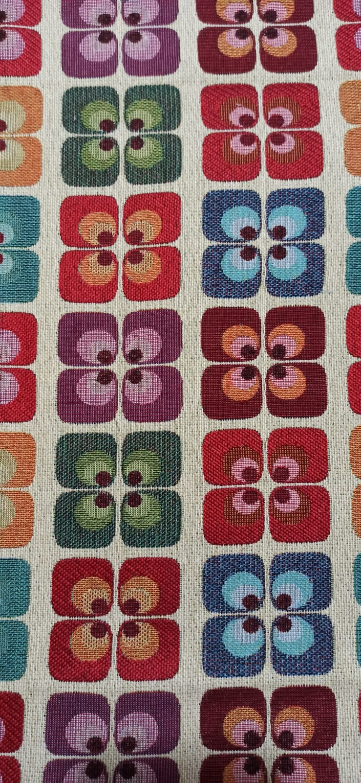 Retal gobelino geométrico multicolor - detalle estampado