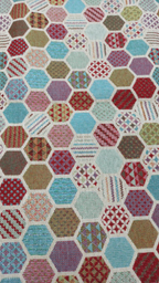 Retal gobelino hexágonos patchwork multicolor - vista frontal