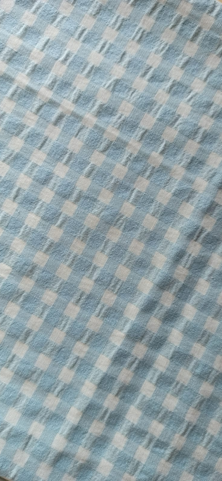 Textura del retal seersucker bicolor azul y vainilla