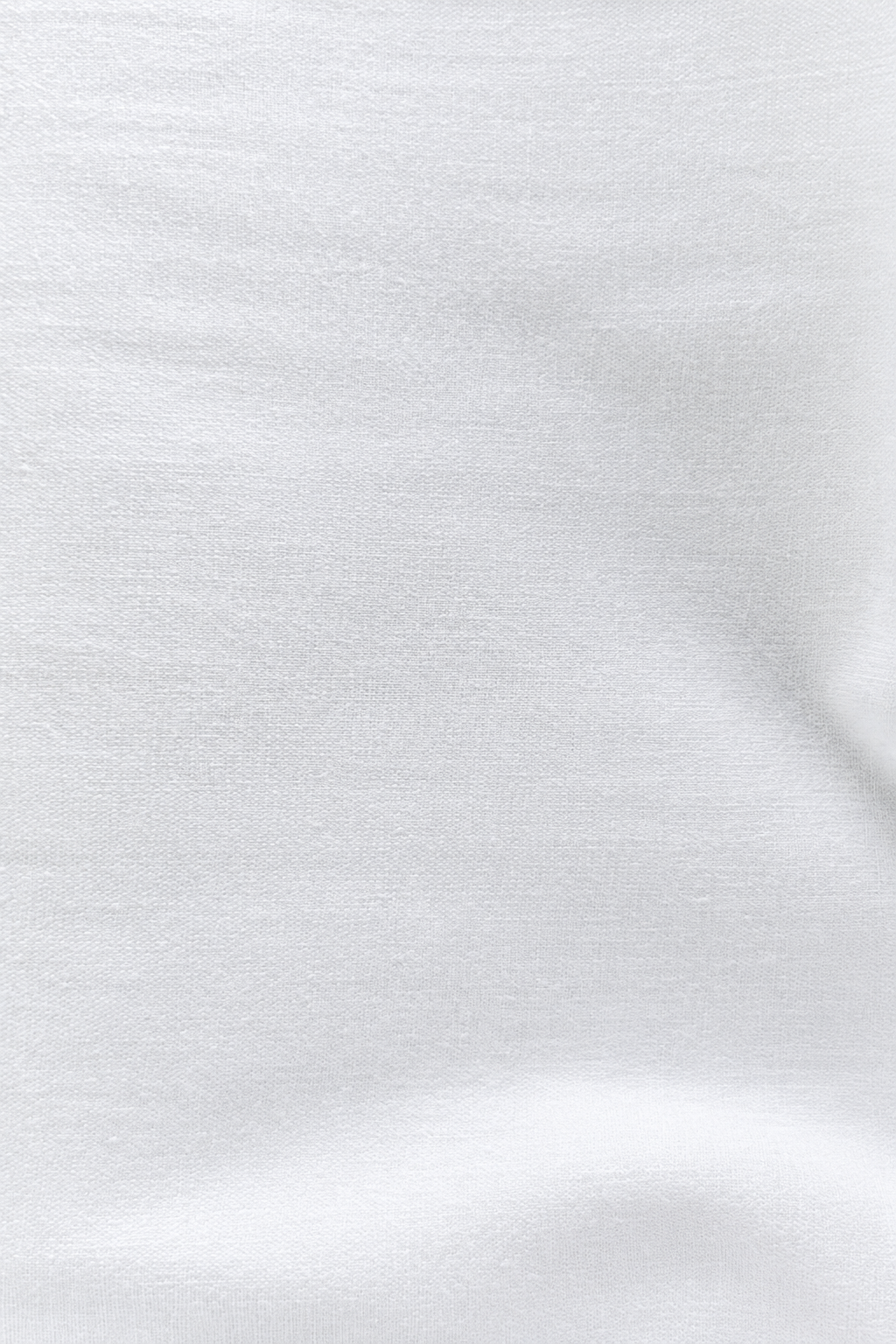Tela blanca con pliegues